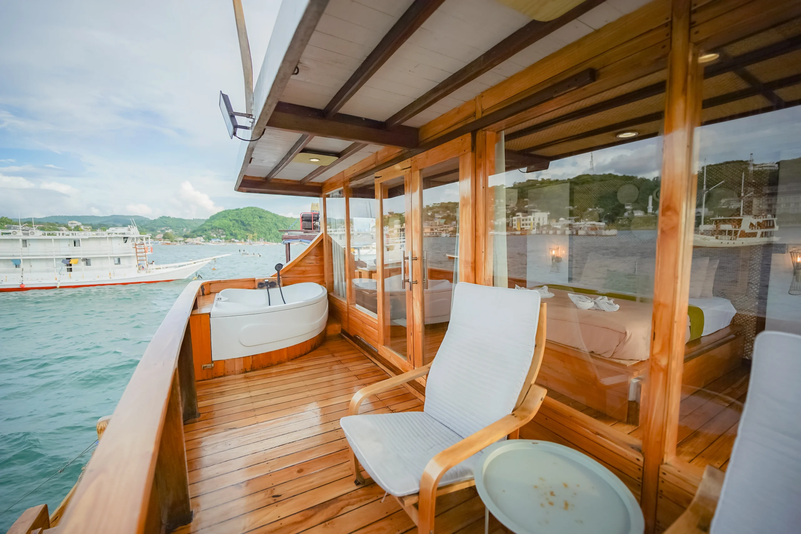 Yumana Royal Suite Cabin – Komodo Dreamland Tour 2