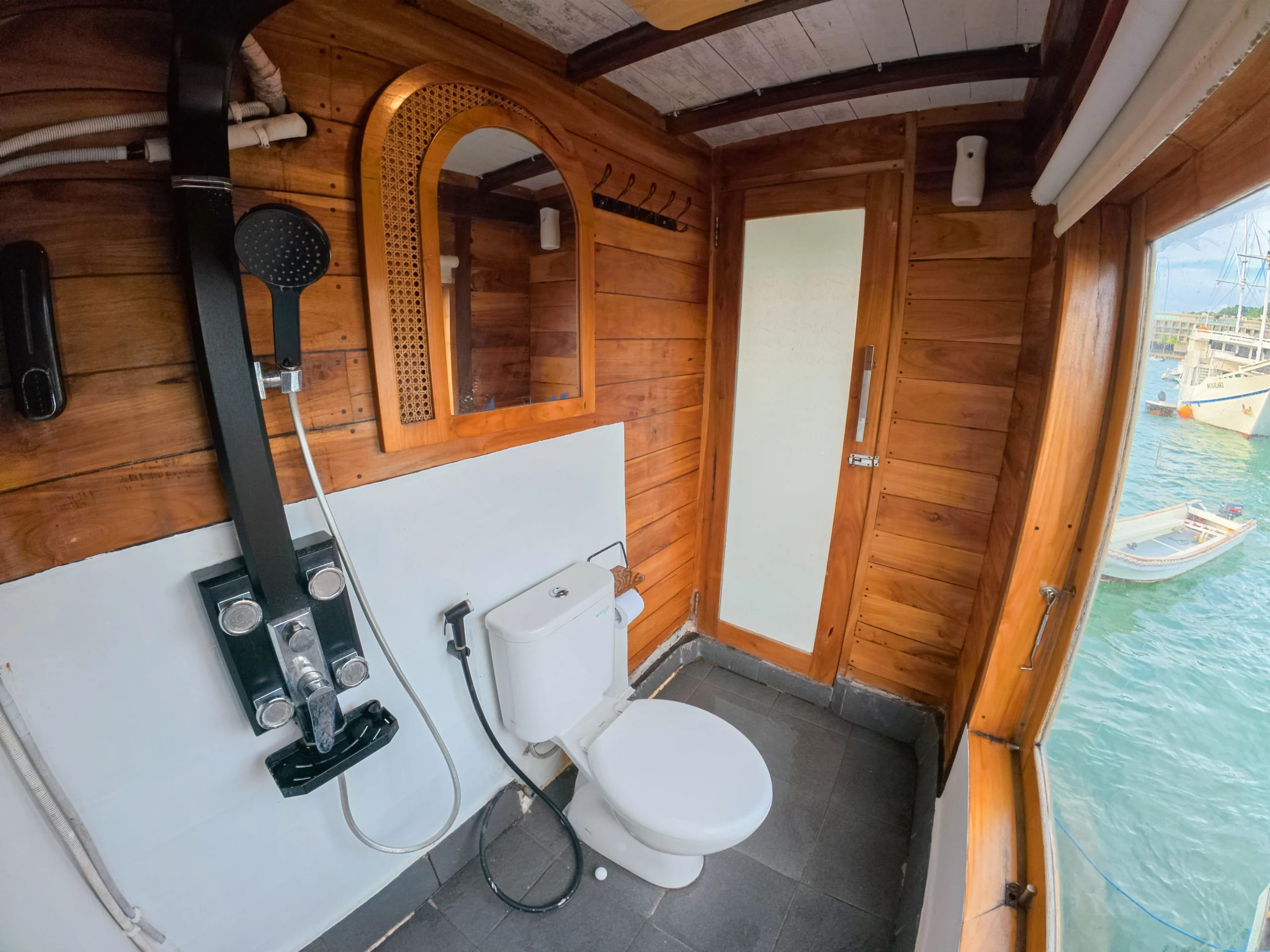 Yumana Royal Suite Cabin – Komodo Dreamland Tour 5