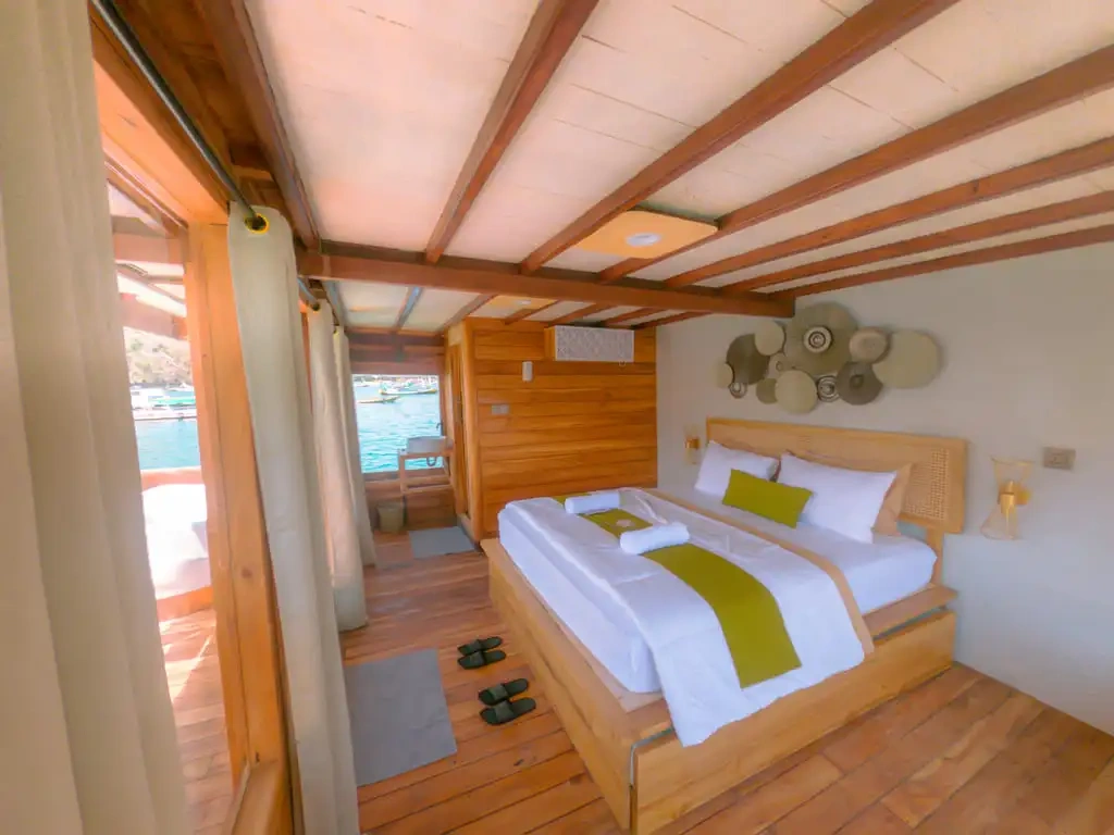 Yumana Royal Suite Cabin – Komodo Dreamland Tour 6
