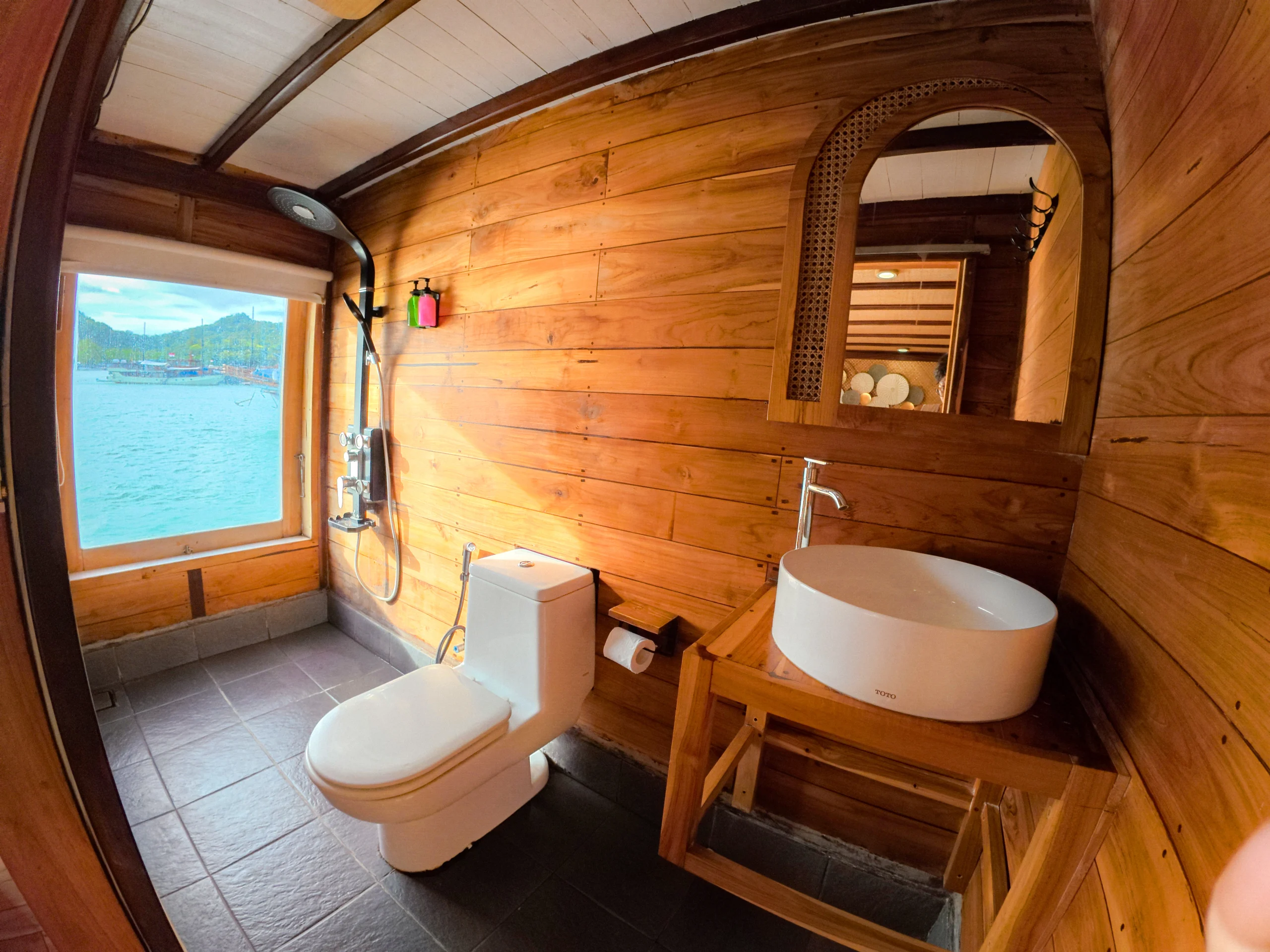 Yumana Signature Cabin – Komodo Dreamland Tour 4