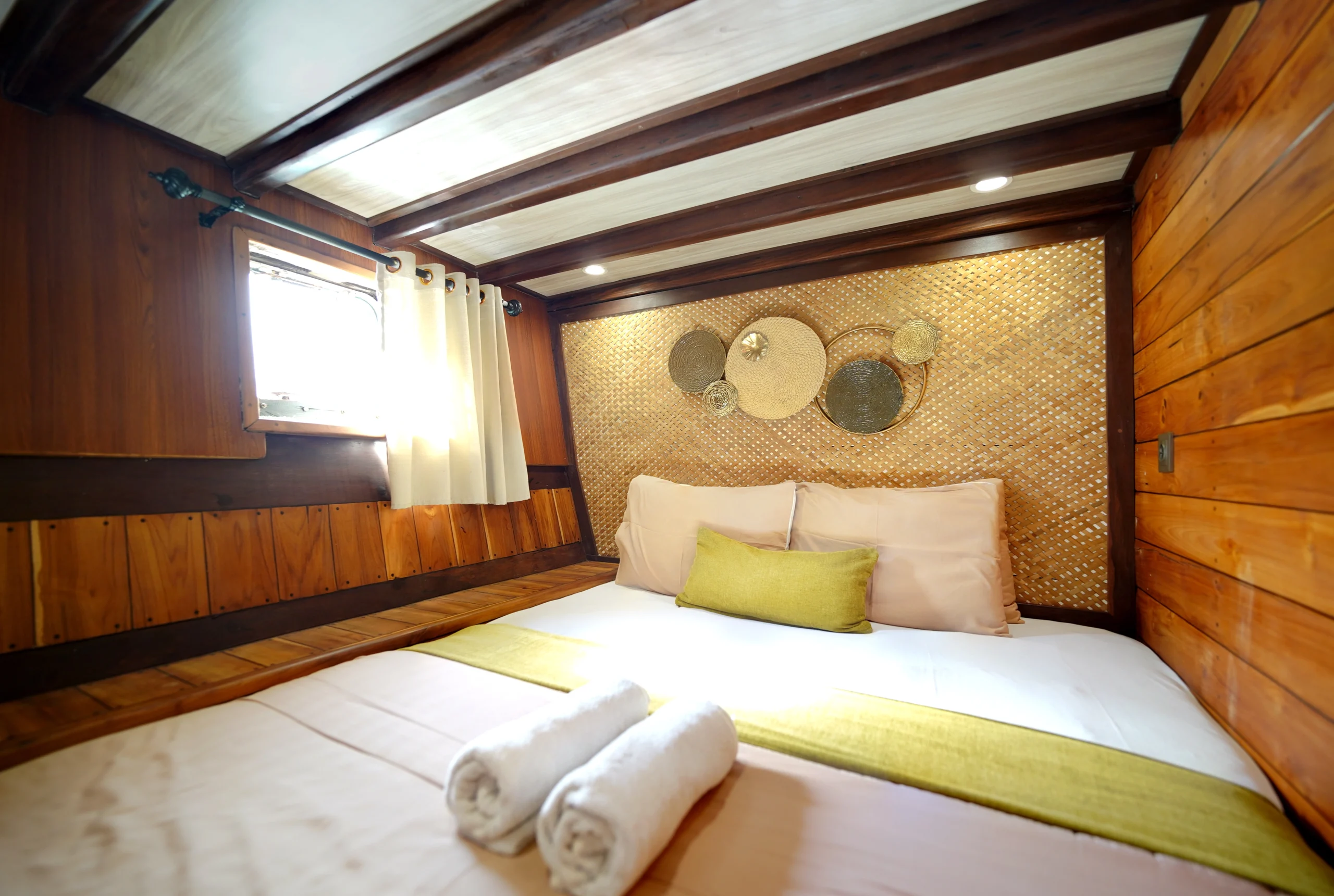 Yumana Superior Cabin – Komodo Dreamland Tour 1