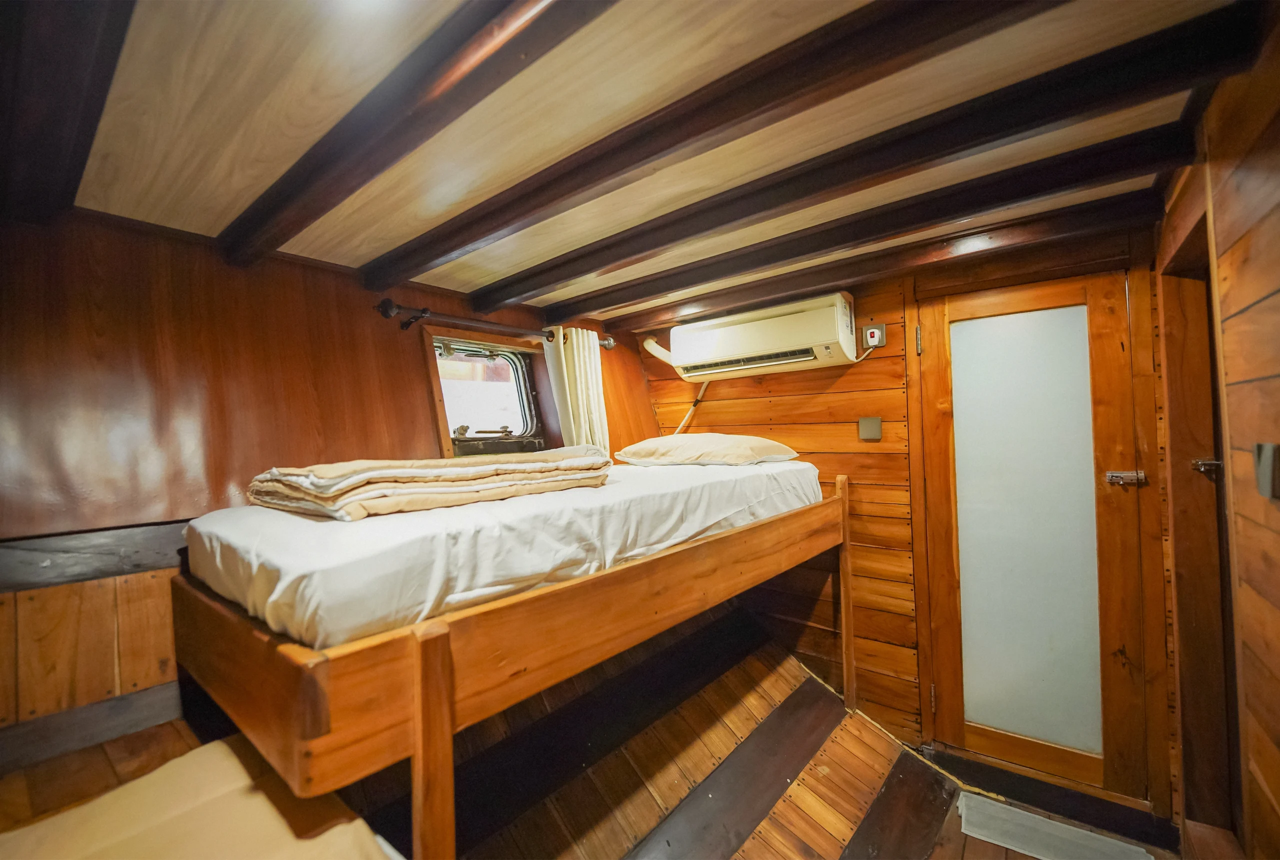 Yumana Superior Cabin – Komodo Dreamland Tour 3