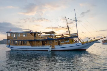 My Way Komodo - Private Charter Komodo Island Boat Tour Phinisi my way komodo liveaboard 1