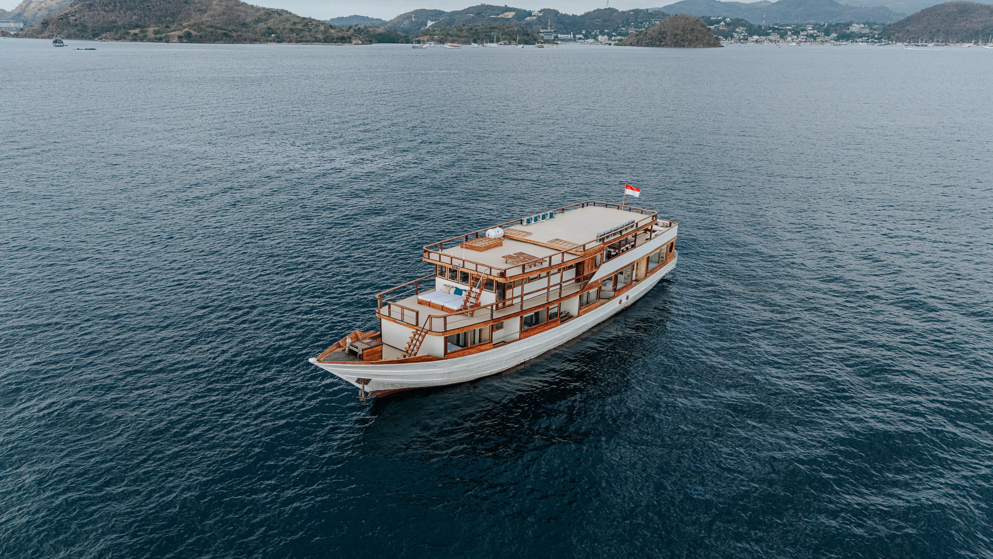 sora phinisi boat komodo dreamland tour 1