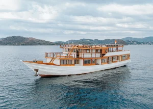sora phinisi boat komodo dreamland tour 7
