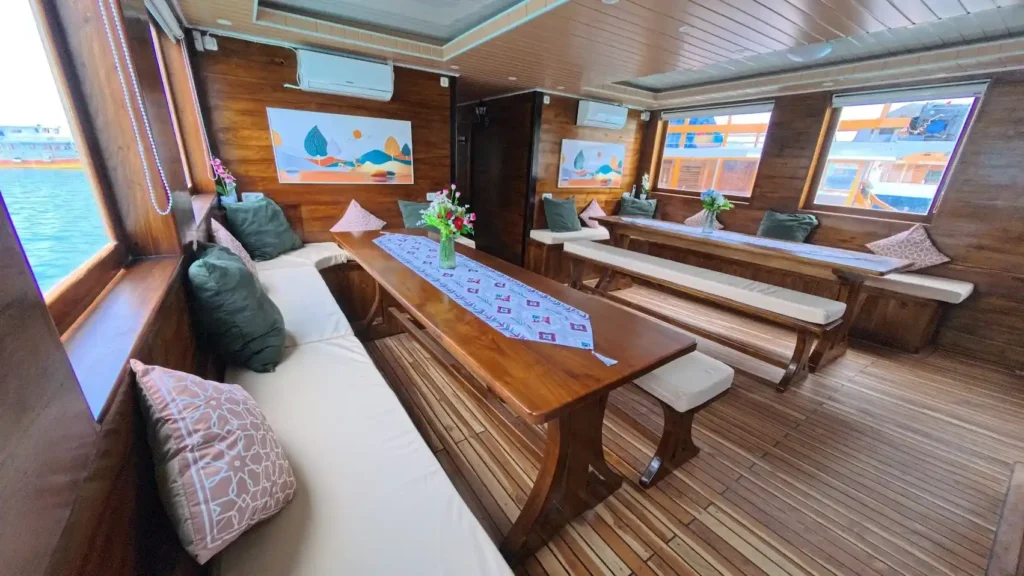 Arfisyana Indah 2 phinisi - Komodo Dreamland Tour 3
