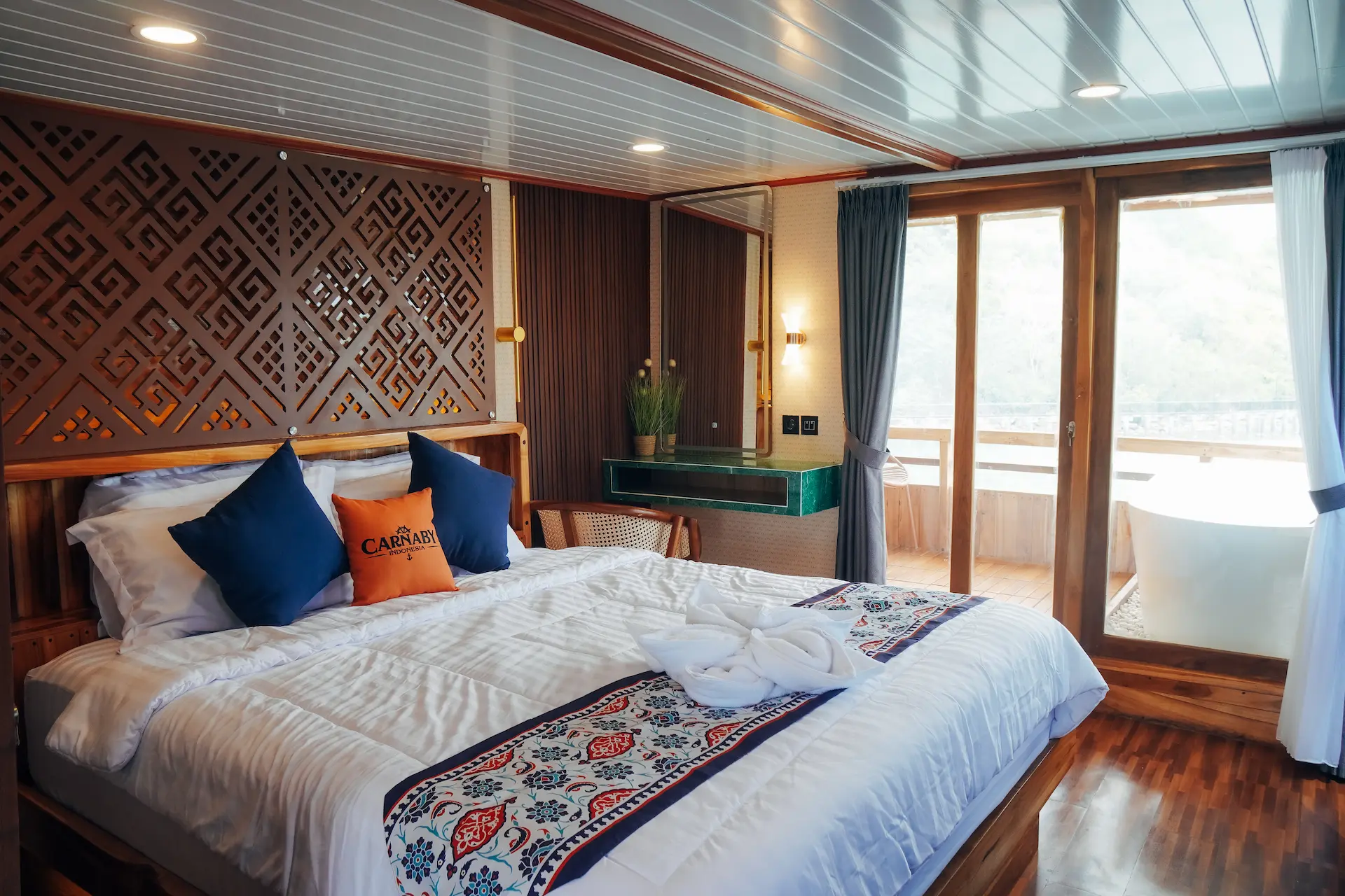 Carnaby II master cabin 1