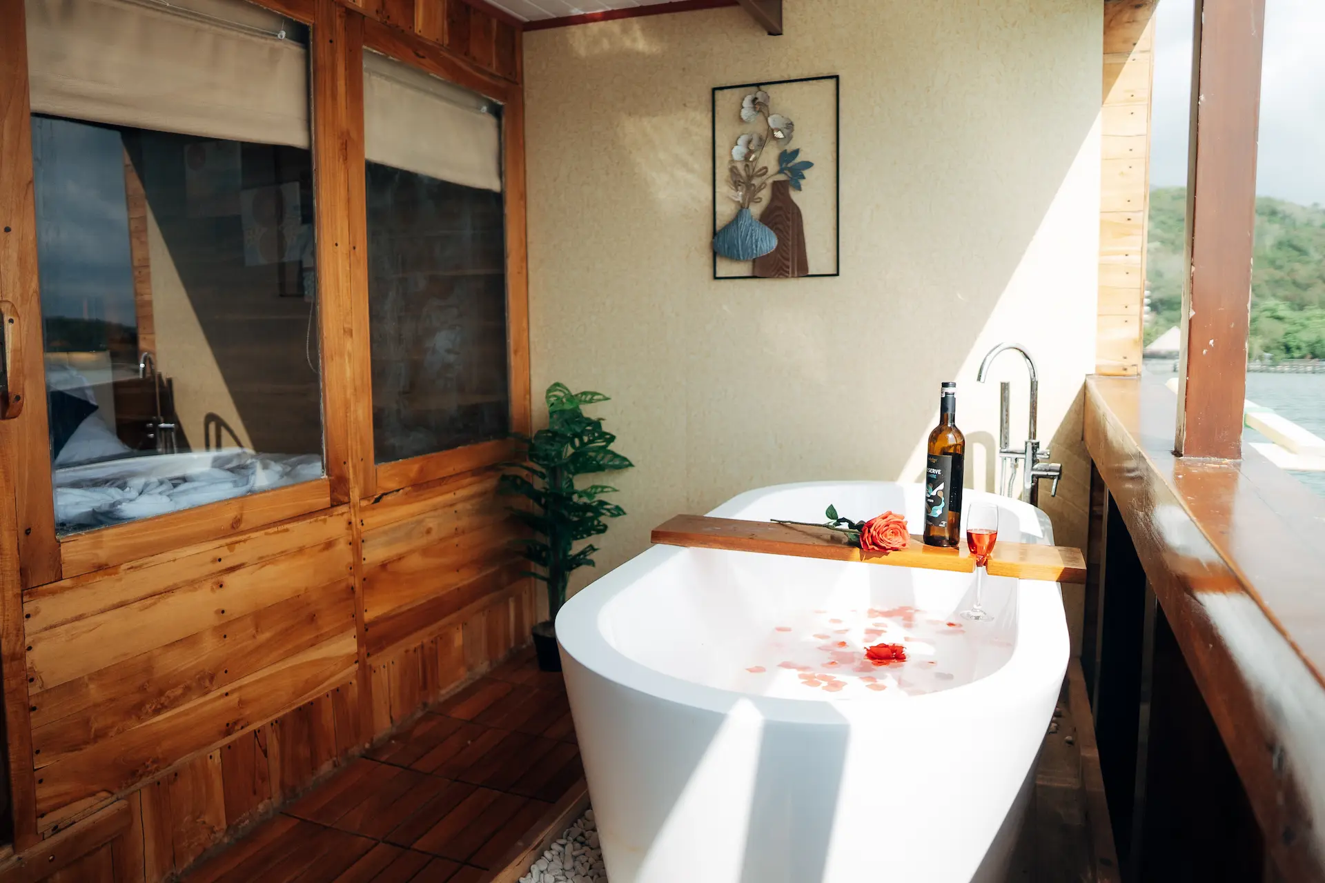 Carnaby II suite cabin 1