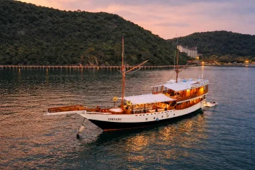 Carnaby Phinisi – Deluxe Komodo Island Boat Tour & Private Charter Carnaby phinisi - Komodo shared trip 3 days 2 nights