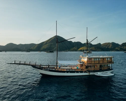 Gammara Phinisi Boat - By Komodo Dreamland Tour 3
