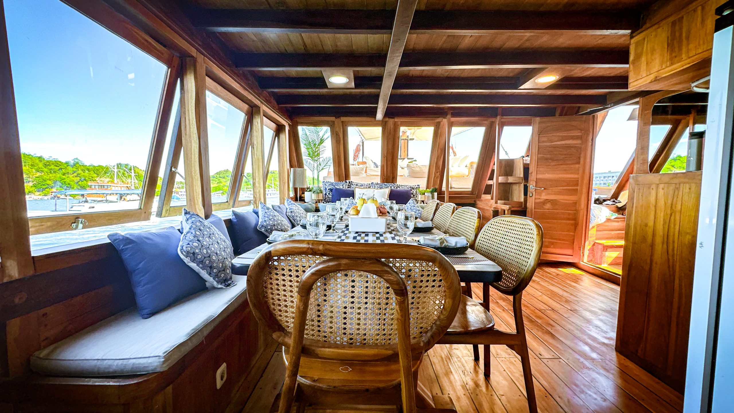 Navila Phinisi Komodo liveaboard - Komodo Dreamland Tour 1