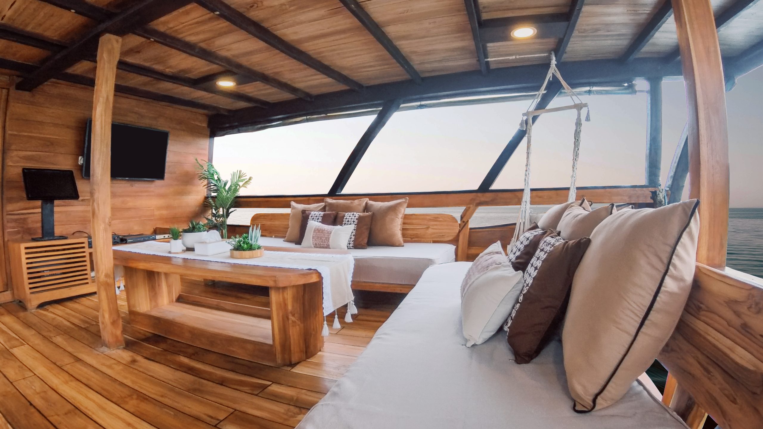 Navila Phinisi Komodo liveaboard - Komodo Dreamland Tour 8