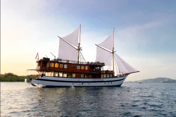 Neptune cruise komodo dreamland tour