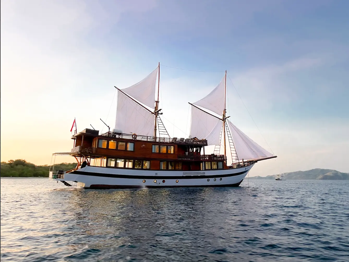 Neptune cruise komodo dreamland tour