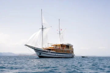 Catnazse Phinisi Komodo