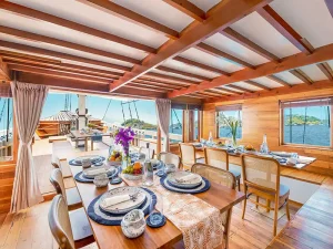 Catnazse Phinisi komodo 9