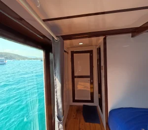 Deluxe Cabin invictus phinisi komodo 3