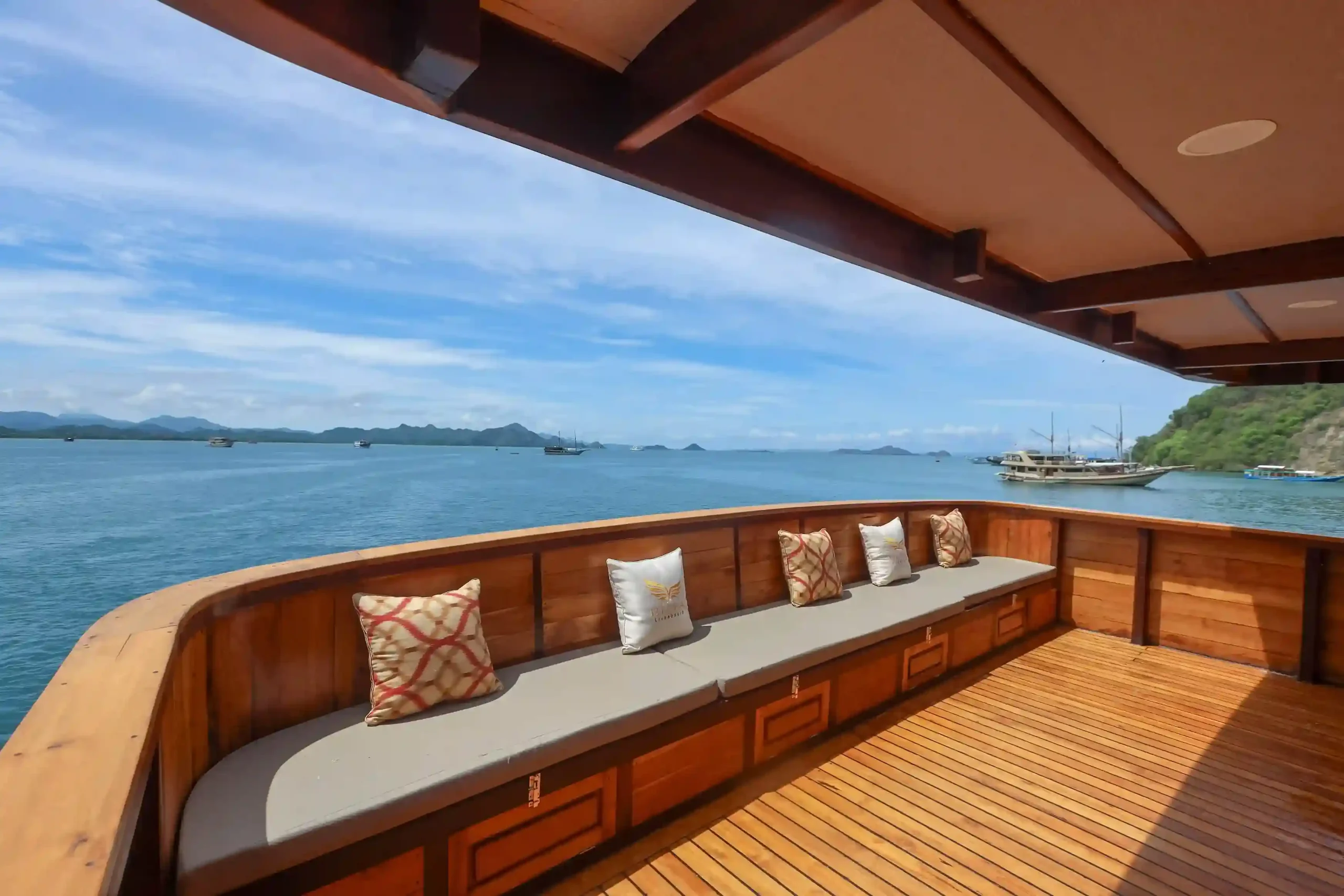 Elrora Phinisi Komodo 1