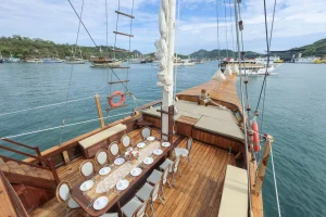 Elrora Phinisi Komodo 8