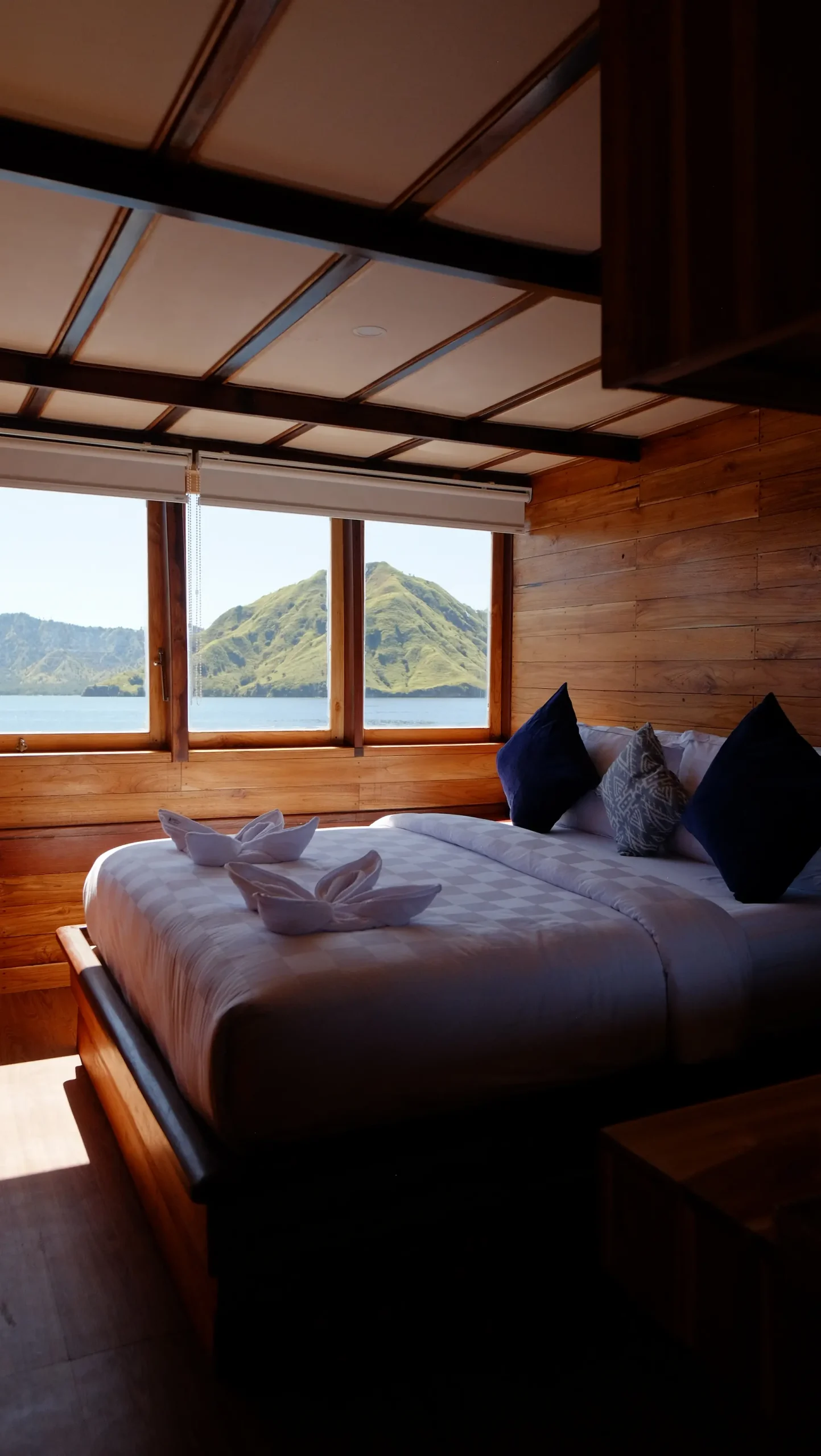Jawa Cabin 6