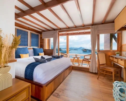 Master Cabin (Santalum 2) 2