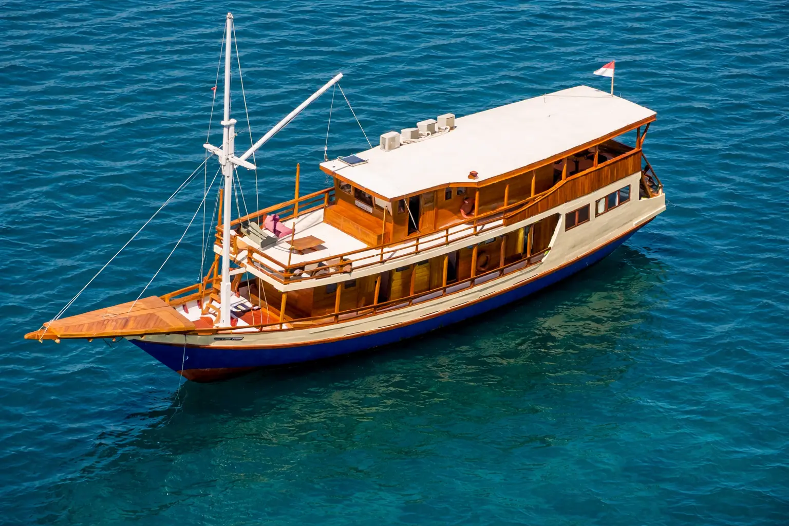 Tunas-Bahari-Komodo-Dreamland-Tour-1