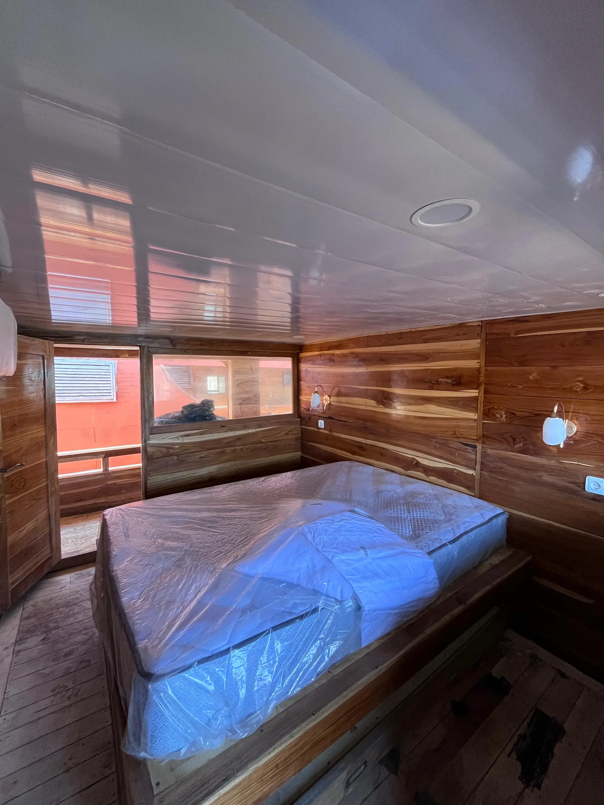 deluxe cabin 2