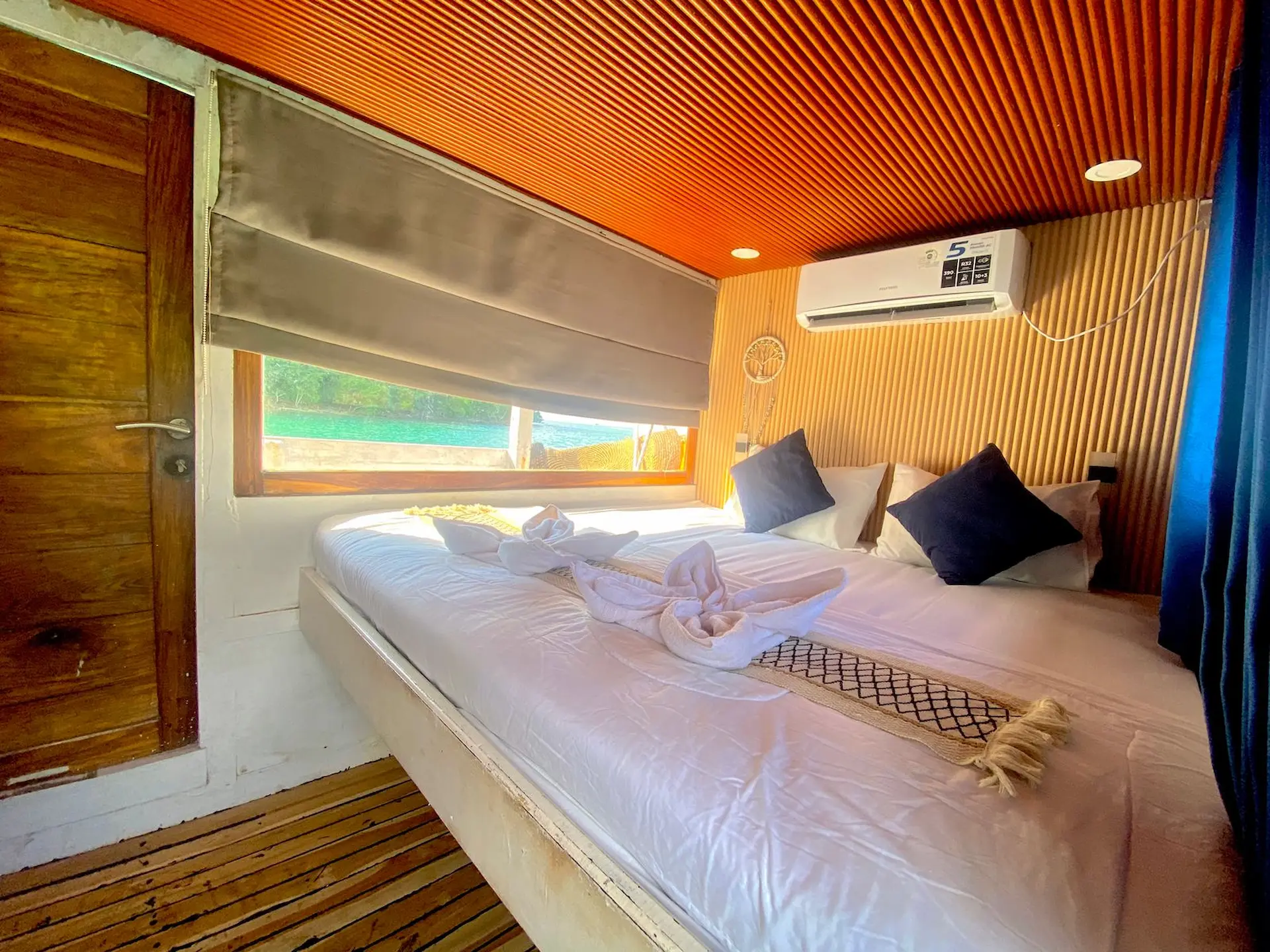 deluxe cabin nadia phinisi 4