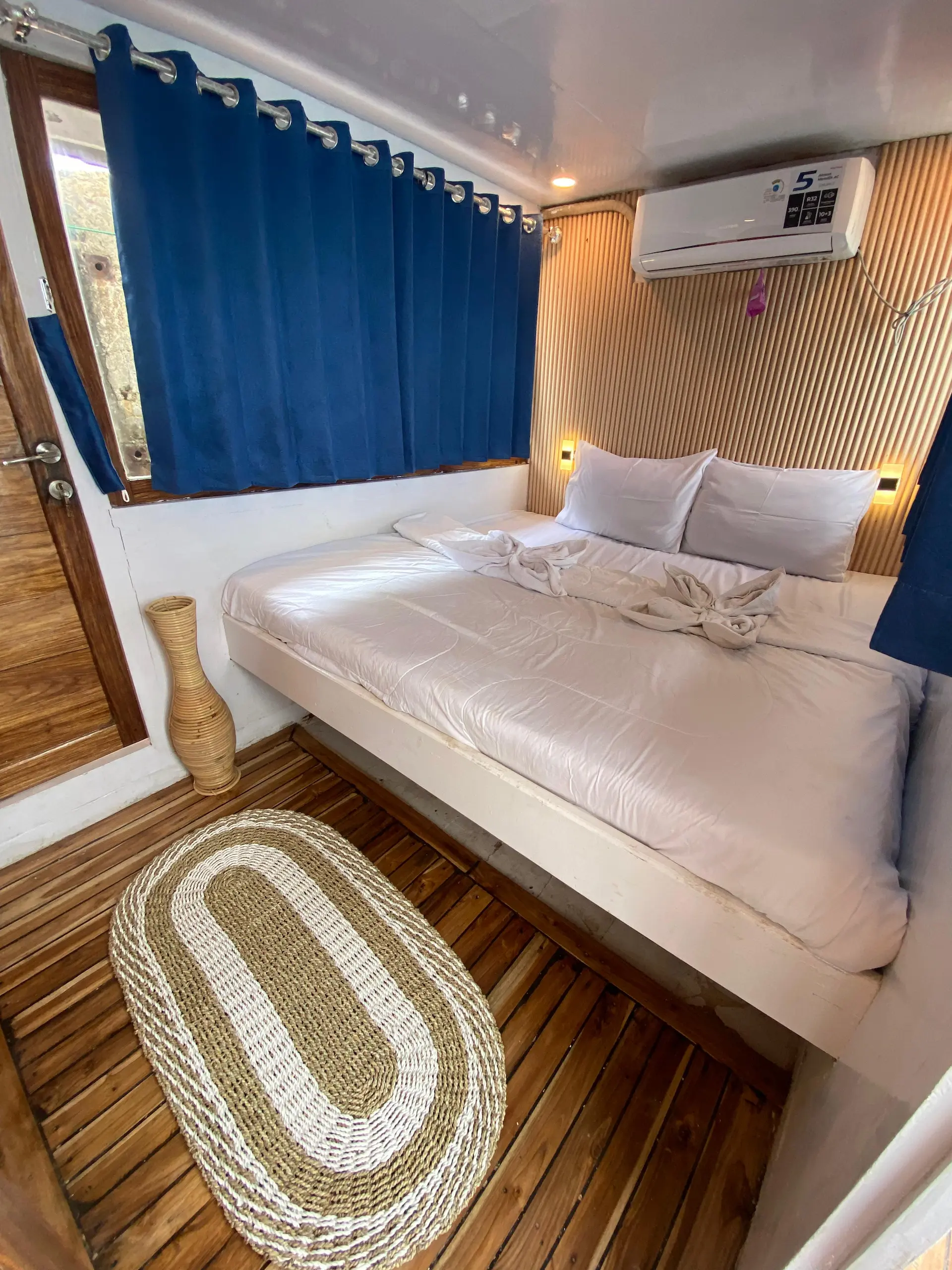 deluxe cabin nadia phinisi 6