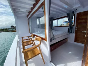 master cabin nadia phinisi 1