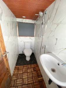 master cabin nadia phinisi 2