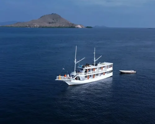 nadia phinisi komodo 1