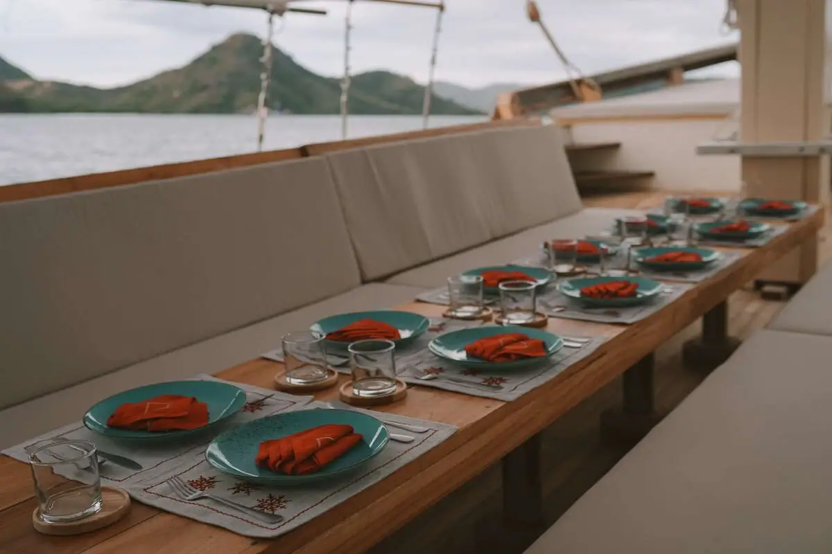 Elbark cruise phinisi Komodo Dreamlabd Tour 10