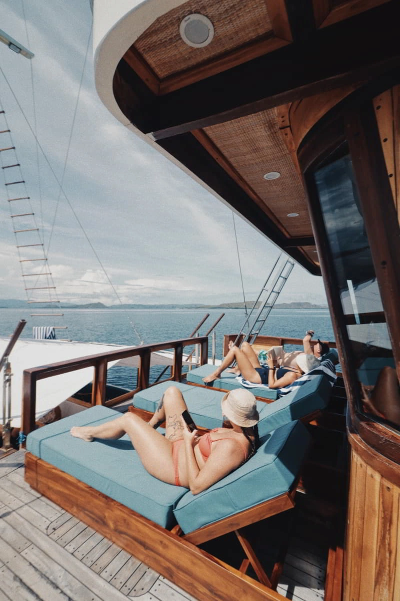 Elbark cruise phinisi Komodo Dreamlabd Tour 13