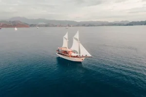 Elbark cruise phinisi Komodo Dreamlabd Tour 6