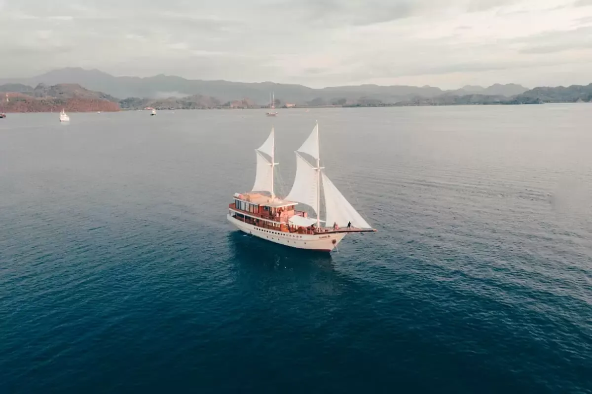 Elbark cruise phinisi Komodo Dreamlabd Tour 6