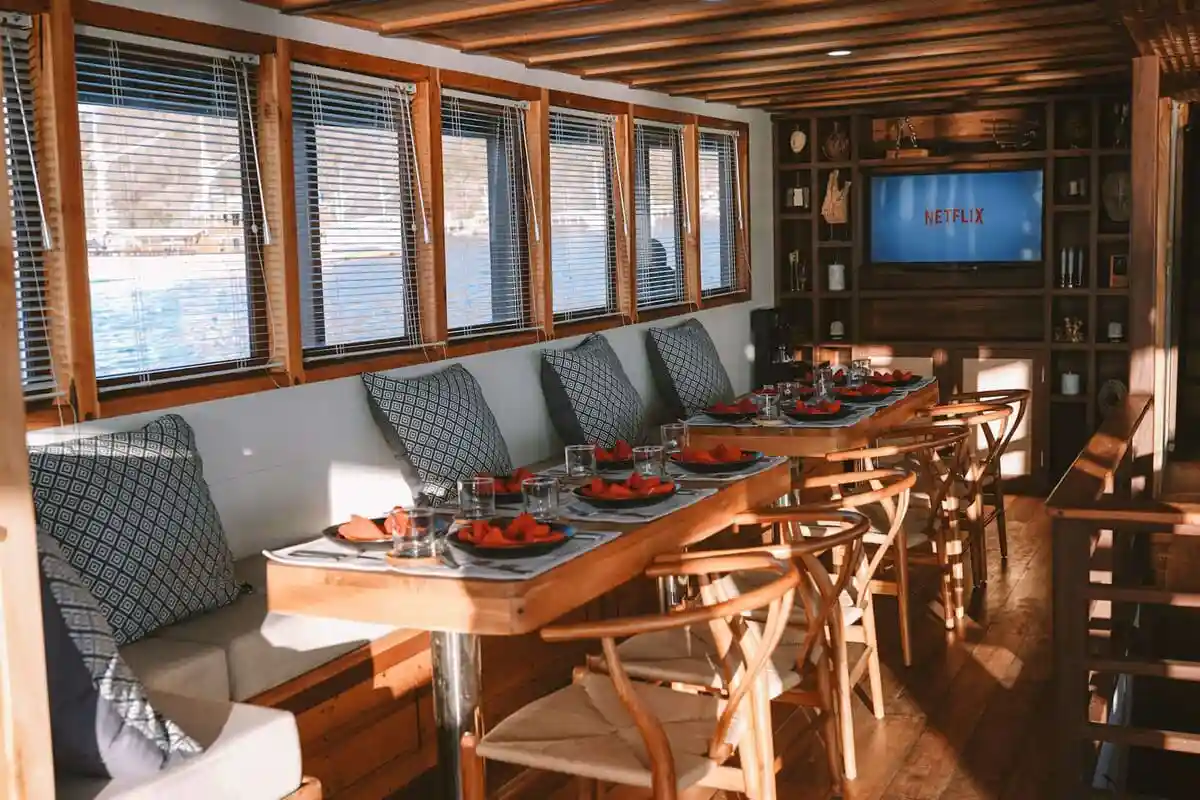 Elbark cruise phinisi Komodo Dreamlabd Tour 7