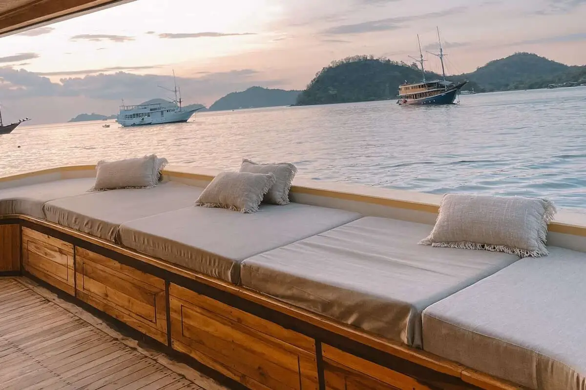 Elbark cruise phinisi Komodo Dreamlabd Tour 9