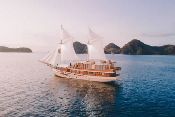 Elbark cruise phinisi komodo