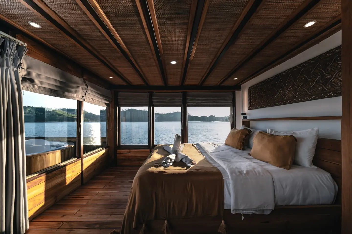 Misool Cabin Elbark cruise phinisi komodo 2