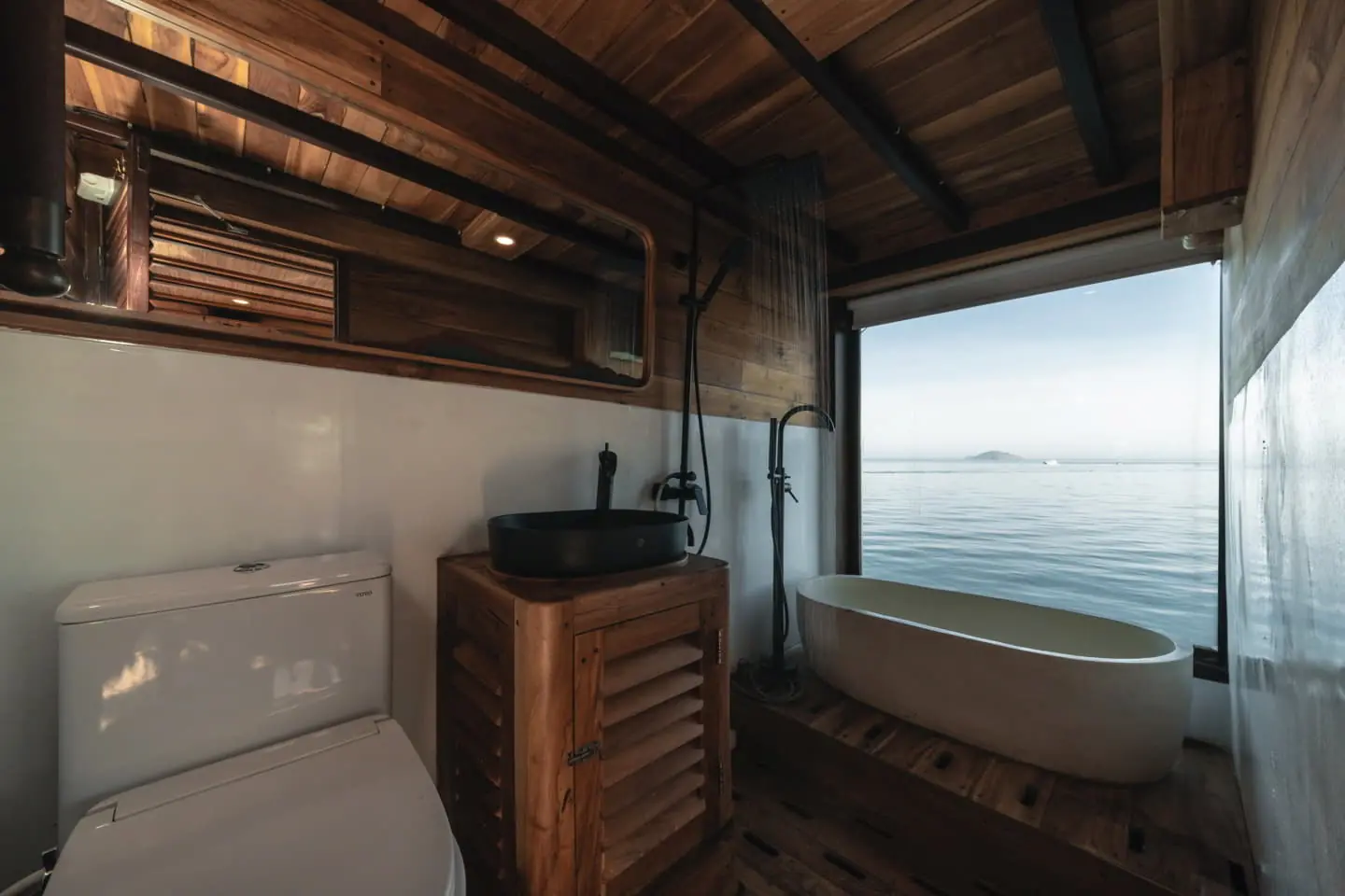 Misool Cabin Elbark cruise phinisi komodo 4