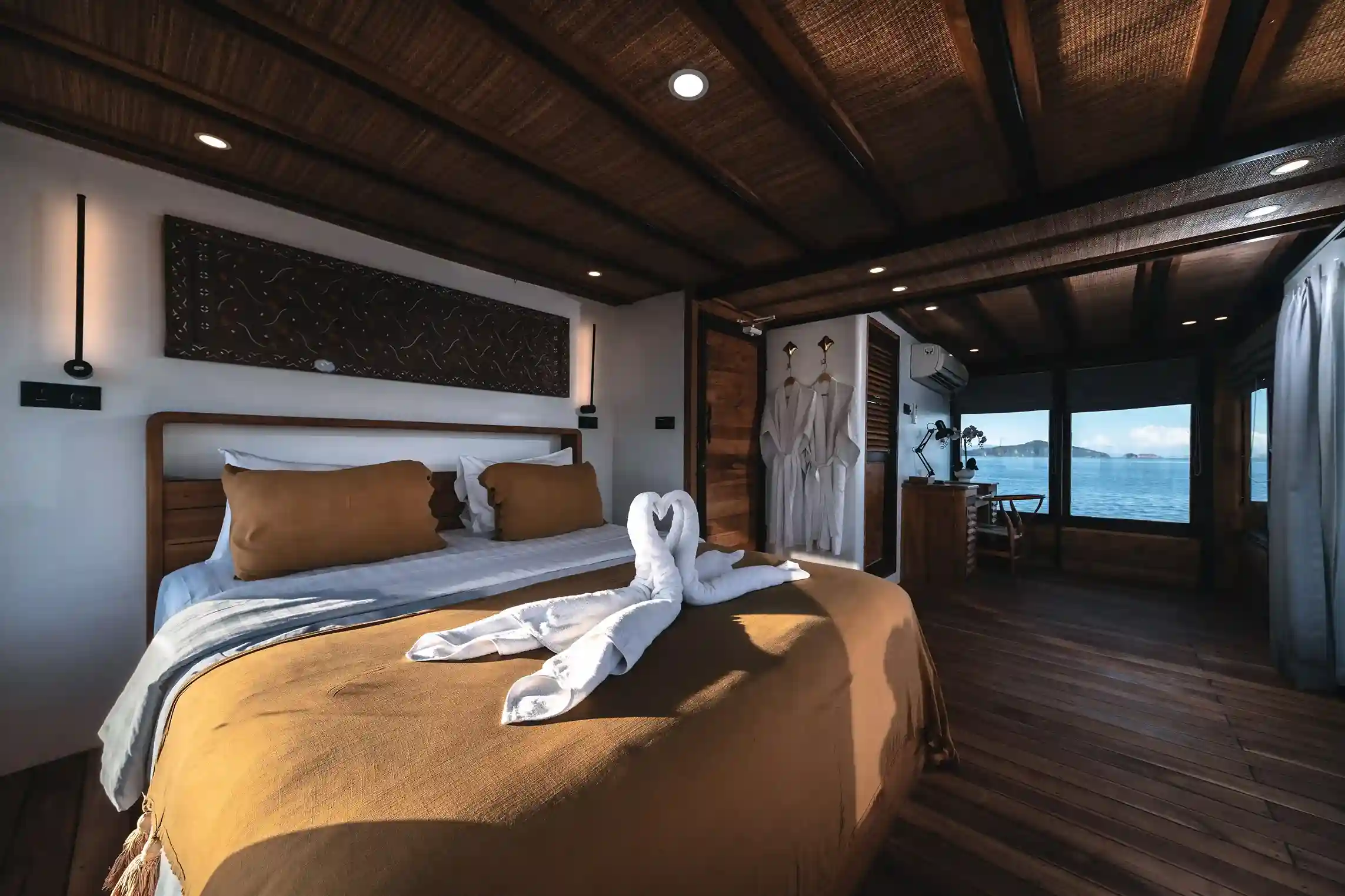 Misool Cabin Elbark cruise phinisi komodo 5