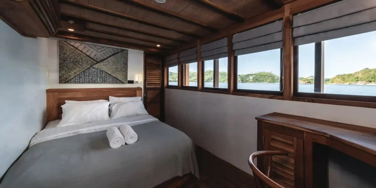 Rote and Selayar Cabin Elbark cruise phinisi komodo 1