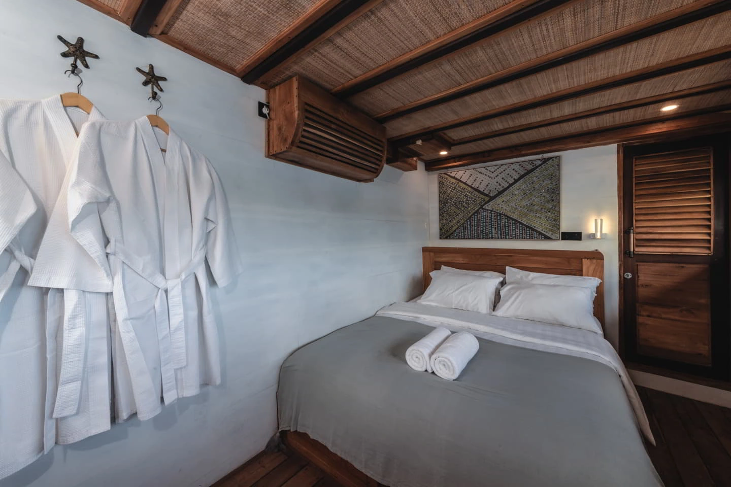 Rote and Selayar Cabin Elbark cruise phinisi komodo 3