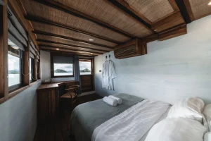 Rote and Selayar Cabin Elbark cruise phinisi komodo 4