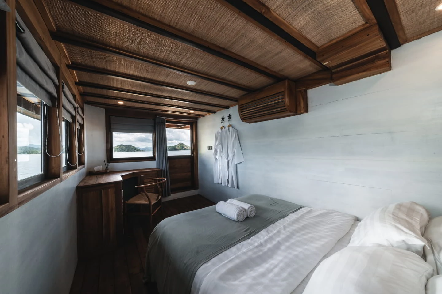 Rote and Selayar Cabin Elbark cruise phinisi komodo 4