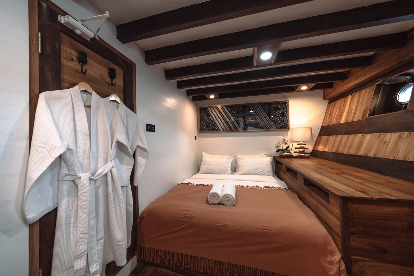 Toraja and Alor Cabin Elbark cruise phinisi komodo 5