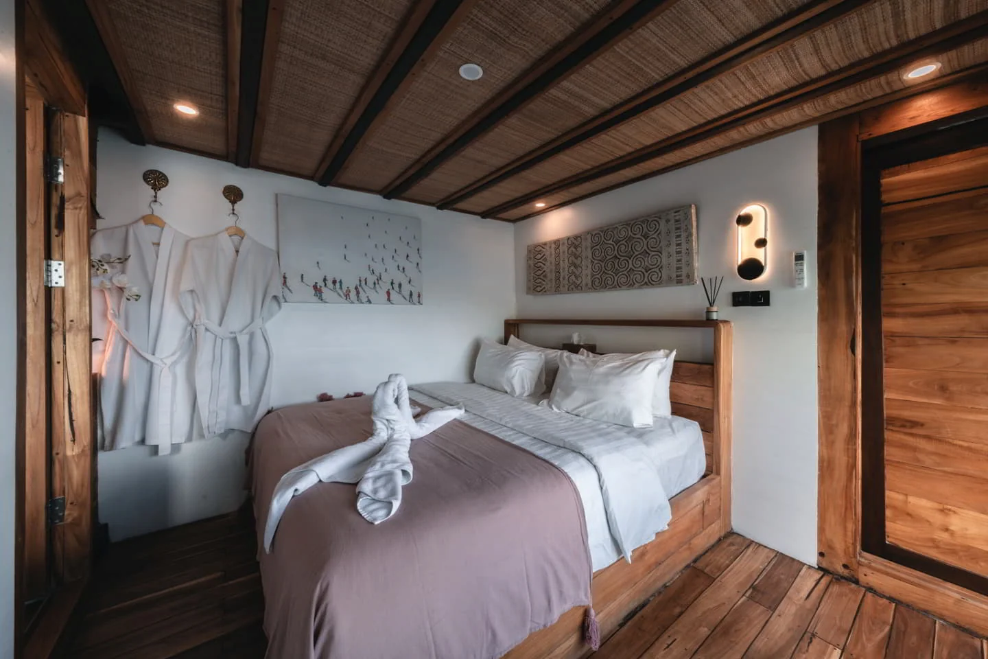 Weh and Mentawai Cabin Elbark cruise phinisi komodo 5